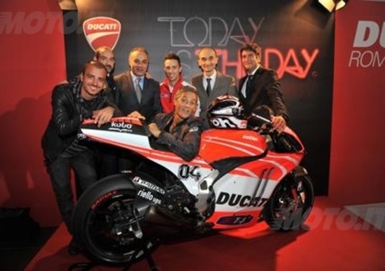 Dovizioso inaugura il Ducati Store di Roma Dovizioso inaugura il Ducati Store di Roma