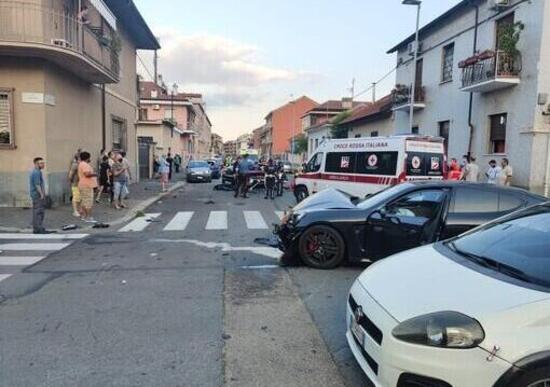 Guida in infradito distruggendo la propria Porsche Guida in infradito distruggendo la propria Porsche