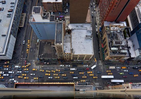 Lo Stato di New York dice stop ai motori endotermici dal 2035 Lo Stato di New York dice stop ai motori endotermici dal 2035