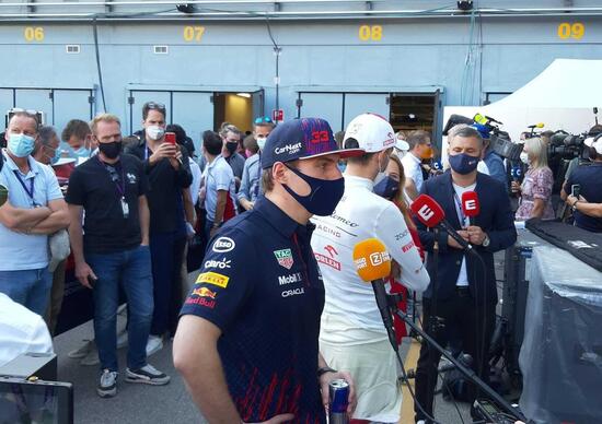 F1, Verstappen accusa Hamilton di averlo buttato fuori F1, Verstappen accusa Hamilton di averlo buttato fuori