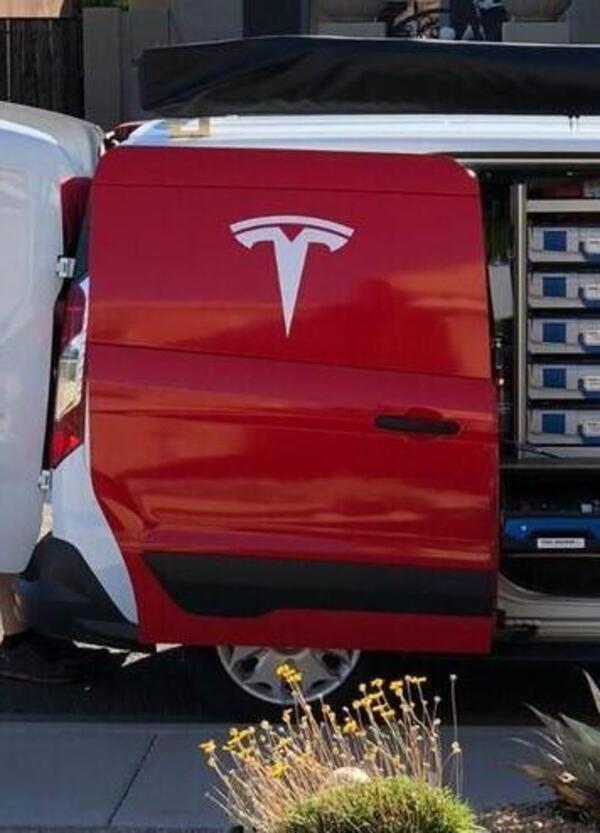Batterie Tesla: conviene la sostituzione completa o una riparazione economica da terze parti?