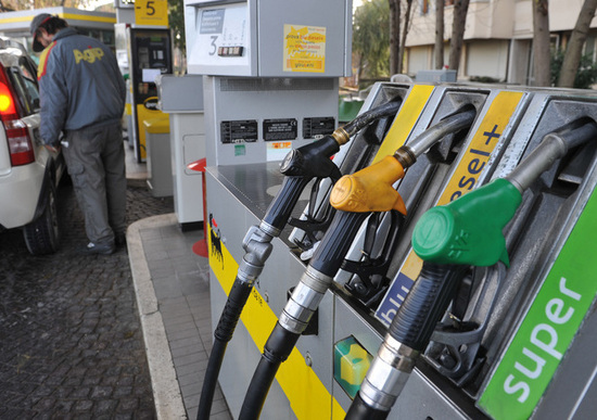 Benzina, prezzo ai massimi dal 2014 Benzina, prezzo ai massimi dal 2014