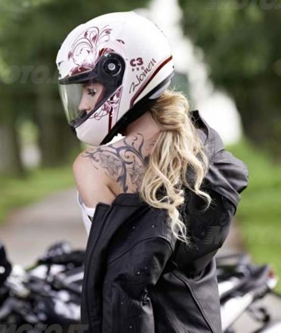 Schuberth presenta il C3 PRO in versione Women Schuberth presenta il C3 PRO in versione Women