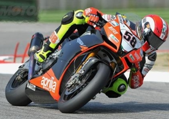 Consegnata alla Fondazione Simoncelli l'Aprilia con la quale il Sic corse in SBK Consegnata alla Fondazione Simoncelli l'Aprilia con la quale il Sic corse in SBK