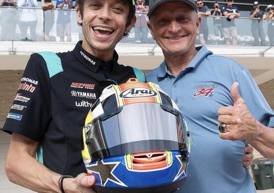 Valentino Rossi e la top 11 dei suoi caschi. Ma il dono di Kevin Schwantz è insuperabile Valentino Rossi e la top 11 dei suoi caschi. Ma il dono di Kevin Schwantz è insuperabile