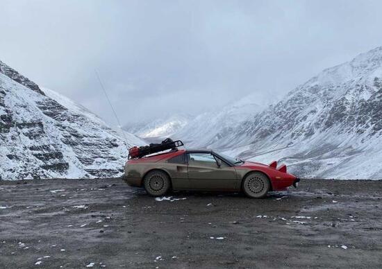 Ferrari 308 GTSi viaggia sul ghiaccio polare Ferrari 308 GTSi viaggia sul ghiaccio polare