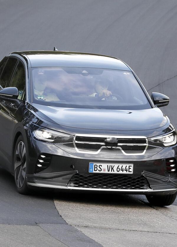 Volkswagen ID.5 X, al Ring con una calandra trompe loeil. Le foto spia