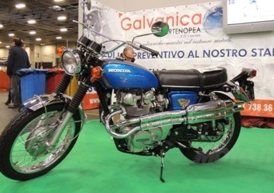 Automotoretrò: belle le moto, ma esponiamone di più! Automotoretrò: belle le moto, ma esponiamone di più!