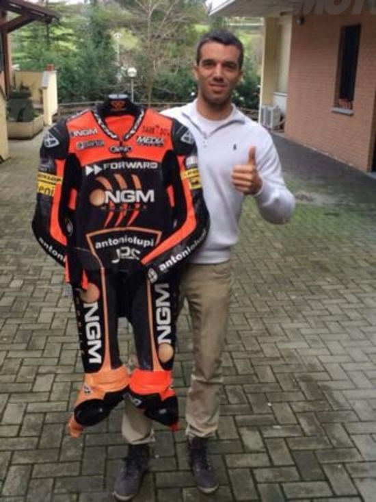 De Angelis, Poggiali e Marchetti. Tuta e stivali all'asta per l'Onlus Di.Di De Angelis, Poggiali e Marchetti. Tuta e stivali all'asta per l'Onlus Di.Di