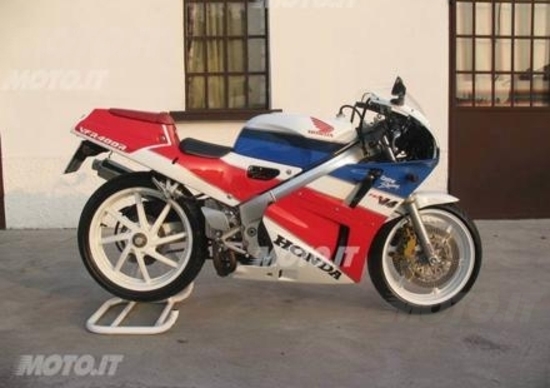 Le Belle e Possibili di Moto.it: Honda VFR400R NC30 Le Belle e Possibili di Moto.it: Honda VFR400R NC30