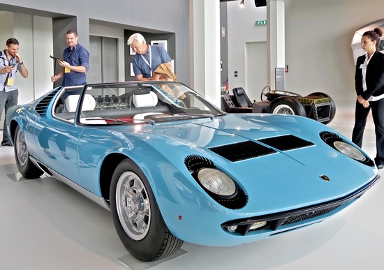 Visita a Sant'Agata, dov'è nato il mito Lamborghini Miura Visita a Sant'Agata, dov'è nato il mito Lamborghini Miura