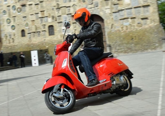 Vespa GTS e GTS Super 300 ABS Vespa GTS e GTS Super 300 ABS