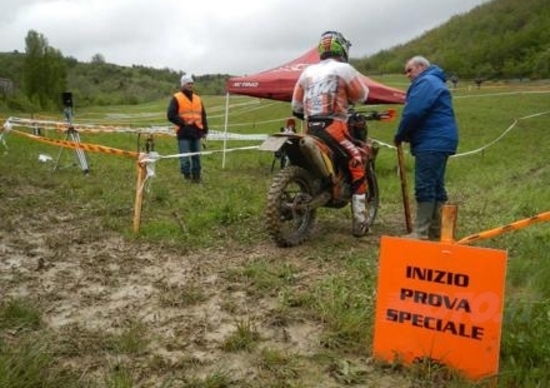 Trofeo Enduro KTM. Gubbio, il mare di fango non ferma i piloti! Trofeo Enduro KTM. Gubbio, il mare di fango non ferma i piloti!
