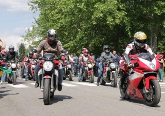 MV Agusta: il raduno annuale finalmente a Schiranna MV Agusta: il raduno annuale finalmente a Schiranna