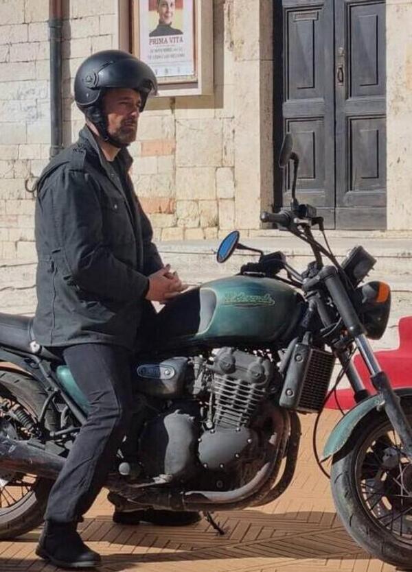 Ok ma che ca**o di moto ha il nuovo Don Matteo?