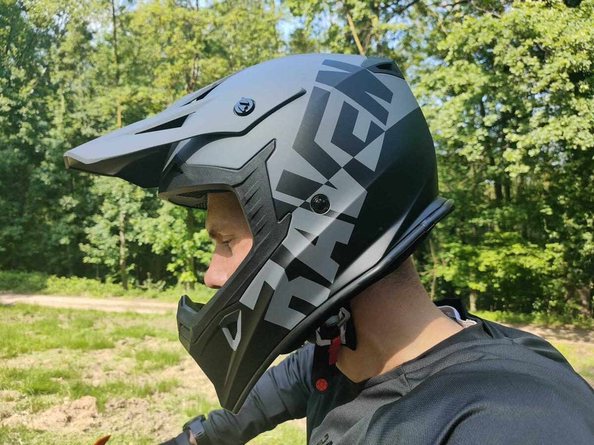 Raven Airborne Split. Casco entry level… di un certo livello! - Accessori -  Moto.it