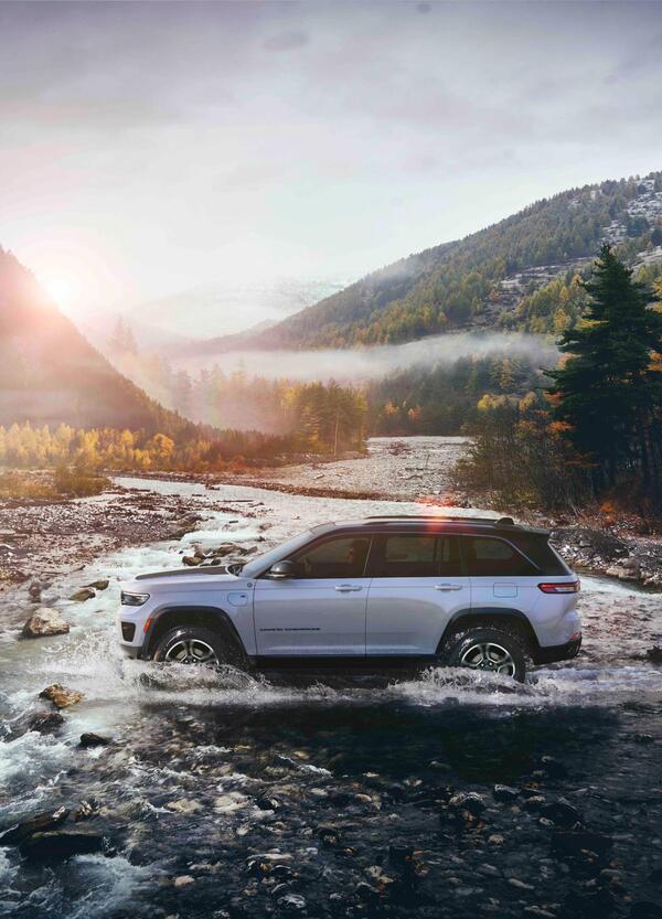 Jeep Grand Cherokee 4xe Plug in Hybrid, aperti gli ordini