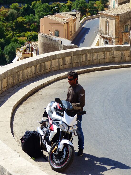 Viaggi in moto. Fuga dall'Etna Viaggi in moto. Fuga dall'Etna
