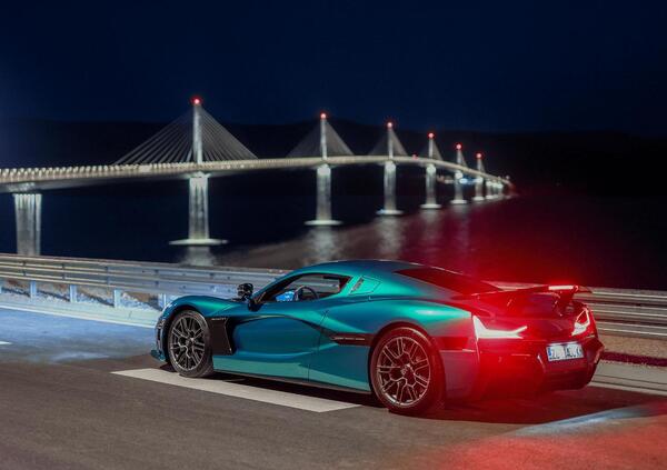 La Rimac Nevera inaugura un nuovo ponte in Croazia lungo più di 2 chilometri
