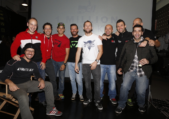 Dainese night: gamma D-air 2015, piloti SBK e Valentino Rossi’s leather suit Dainese night: gamma D-air 2015, piloti SBK e Valentino Rossi’s leather suit