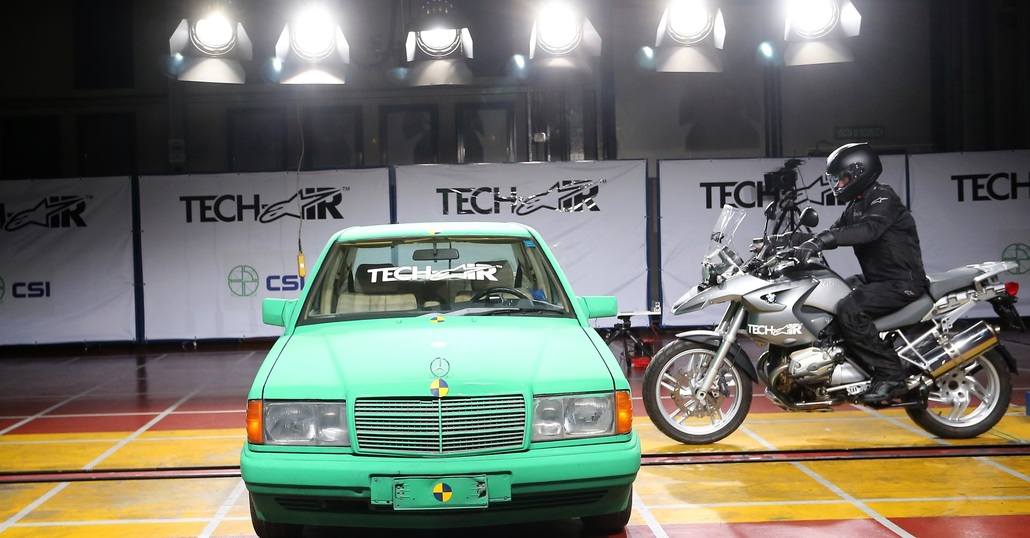 Tech-Air Street: l'airbag Alpinestars anche per i motociclisti stradali. Il crash test