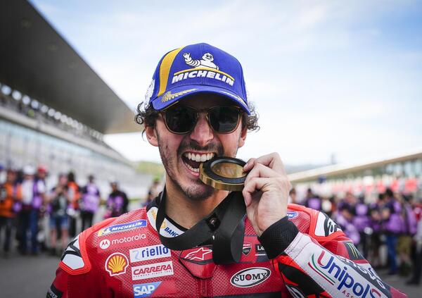 Negli occhi di Pecco Bagnaia c&rsquo;&egrave; la MotoGP 2023: ok le corse, ma questo mondiale pu&ograve; solo perderlo