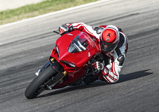 Ducati Panigale 1299S e Alessandro Valia: 1’55”3 al Mugello Ducati Panigale 1299S e Alessandro Valia: 1’55”3 al Mugello
