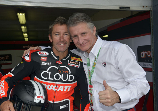 Paolo Ciabatti: “La Panigale è una moto splendida ed il nostro obiettivo è di portarla alla vittoria”. Paolo Ciabatti: “La Panigale è una moto splendida ed il nostro obiettivo è di portarla alla vittoria”.