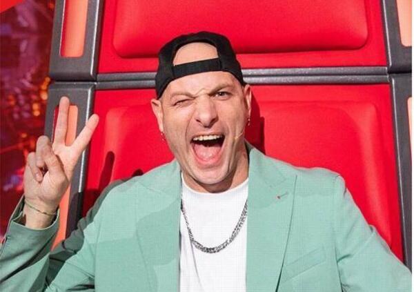 The Voice Senior: Clementino snobbato (7) dalla fan di D&#039;Alessio che fa il paracul*, Bert&egrave; e Pravo duetto divino (9) e...