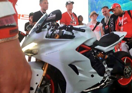 Ducati SuperSport 2017 svelata al WDW Ducati SuperSport 2017 svelata al WDW