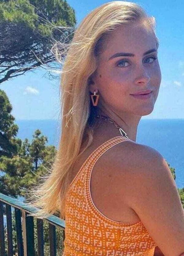 Ma l&#039;avete vista la vacanza &quot;selvaggia&quot; per Valentina Ferragni in Sardegna? La cosa pi&ugrave; avventurosa &egrave; un salto alla Coop...