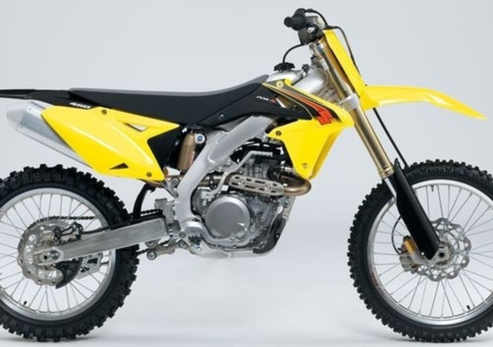 Suzuki RM 450 Z (2016), prezzo e scheda tecnica - Moto.it