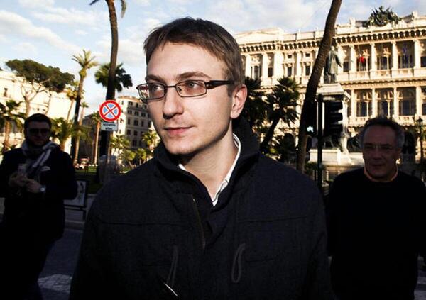 Omicidio Poggi, L&rsquo;ABBRACCIO CHE SCONVOLGE tra Stefania Cappa e Alberto Stasi dopo il delitto di Chiara: siamo sicuri di chi sia l&rsquo;assassino? Sequestrati ad Andrea Sempio vecchi diari segreti: ma perch&eacute; li conserva ancora?