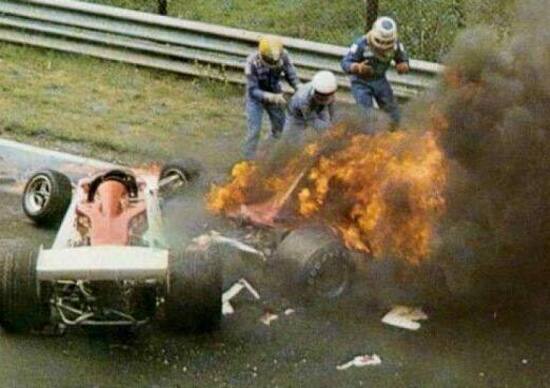 1 agosto 1976: 40 anni fa l'incidente di Lauda al Nürburgring 1 agosto 1976: 40 anni fa l'incidente di Lauda al Nürburgring