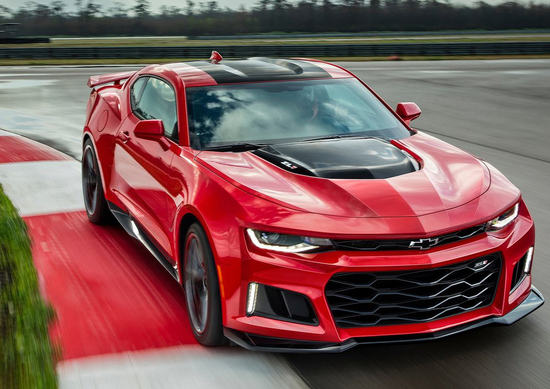 Chevrolet Camaro ZL1, svelate le prestazioni. Sono da urlo Chevrolet Camaro ZL1, svelate le prestazioni. Sono da urlo