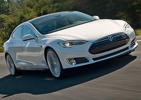 Tesla, Musk: «Aggiornamento 8.0 tre volte più sicuro» Tesla, Musk: «Aggiornamento 8.0 tre volte più sicuro»