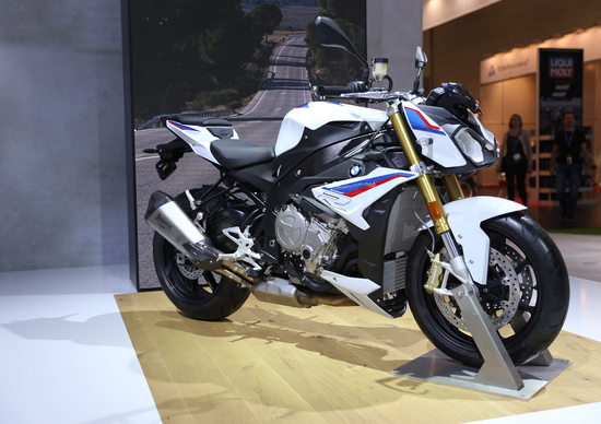 BMW S1000R 2017 ad Intermot 2016: foto e dati BMW S1000R 2017 ad Intermot 2016: foto e dati