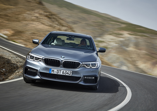 Nuova BMW Serie 5: dinamica e interconnessa Nuova BMW Serie 5: dinamica e interconnessa