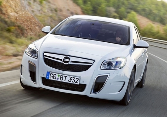 Opel Insignia OPC: anche automatica Opel Insignia OPC: anche automatica