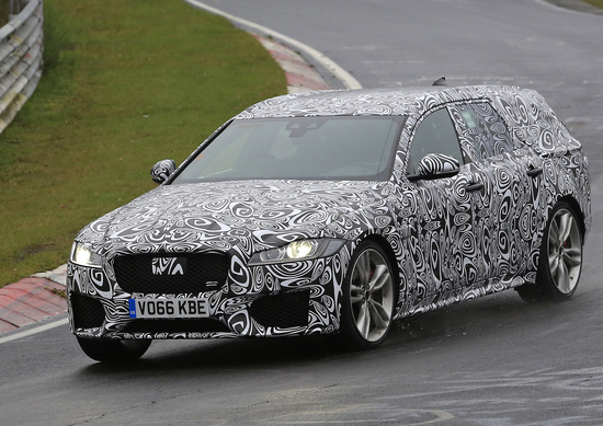 Nuova Jaguar XF Sportbrake: le foto spia al Ring Nuova Jaguar XF Sportbrake: le foto spia al Ring