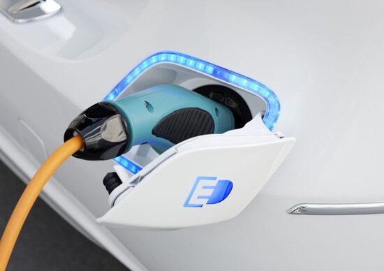 Audi, BMW, Daimler, Porsche e Volkswagen: sistema combinato di ricarica Audi, BMW, Daimler, Porsche e Volkswagen: sistema combinato di ricarica