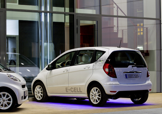Daimler: via ai test per la ricarica induttiva Daimler: via ai test per la ricarica induttiva