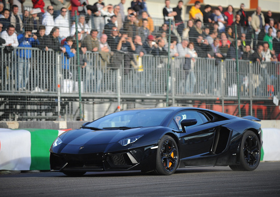 Lamborghini Aventador: nata per le corse Lamborghini Aventador: nata per le corse