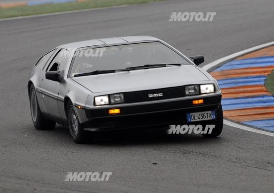 Ritorno al Futuro: Marty McFly ci ha fatto guidare la DeLorean DMC12 Ritorno al Futuro: Marty McFly ci ha fatto guidare la DeLorean DMC12