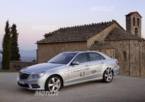 Mercedes-Benz Classe E BlueTEC HYBRID: ottiene la classe energetica A+ Mercedes-Benz Classe E BlueTEC HYBRID: ottiene la classe energetica A+