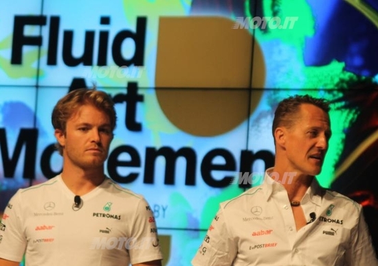 Petronas festeggia i 100 anni con “Fluid Art Movement” Petronas festeggia i 100 anni con “Fluid Art Movement”