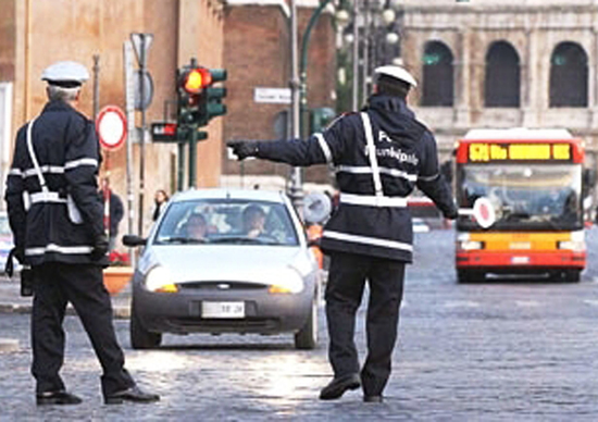 Aci: «Troppe amministrazioni ignorano il Codice della Strada» Aci: «Troppe amministrazioni ignorano il Codice della Strada»