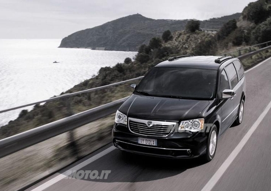 Lancia Voyager: ora con 2.8 diesel da 178 CV e V6 Pentastar da 283 CV Lancia Voyager: ora con 2.8 diesel da 178 CV e V6 Pentastar da 283 CV