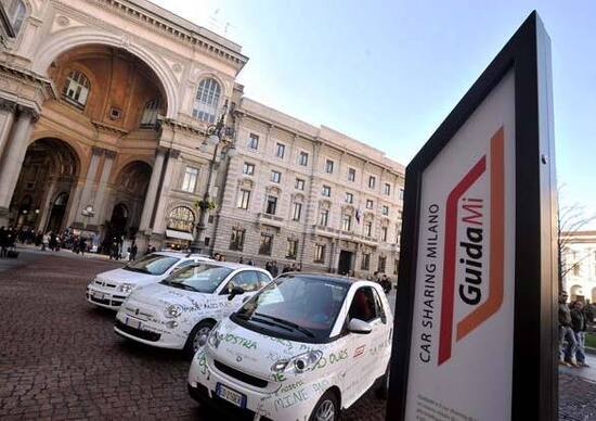 Car sharing: lo usa 1 italiano su 100 Car sharing: lo usa 1 italiano su 100