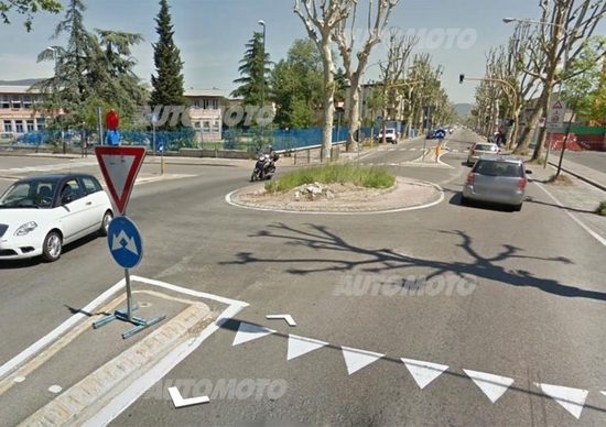 Rotonde killer: arrivano i semafori. Ma è troppo tardi e i cittadini pagano due volte Rotonde killer: arrivano i semafori. Ma è troppo tardi e i cittadini pagano due volte